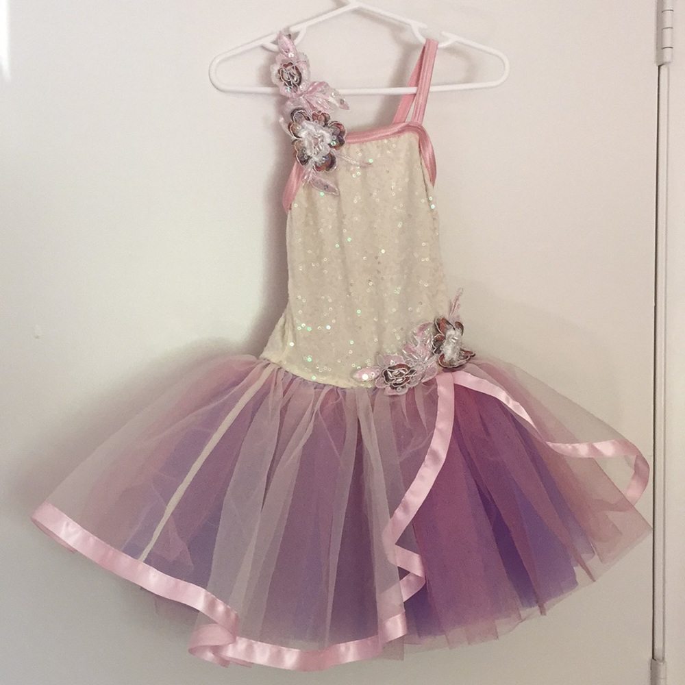 Tutu (one size- fits like a 5/6)